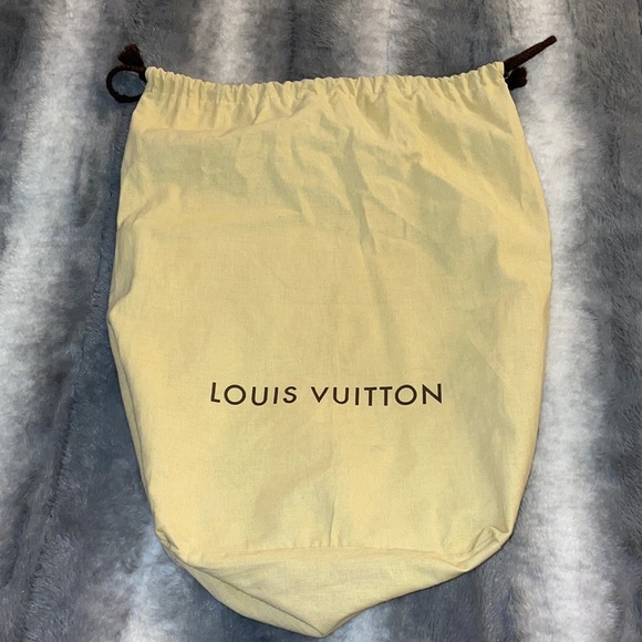 AUTHENTIC LV - Picture 16 of 16